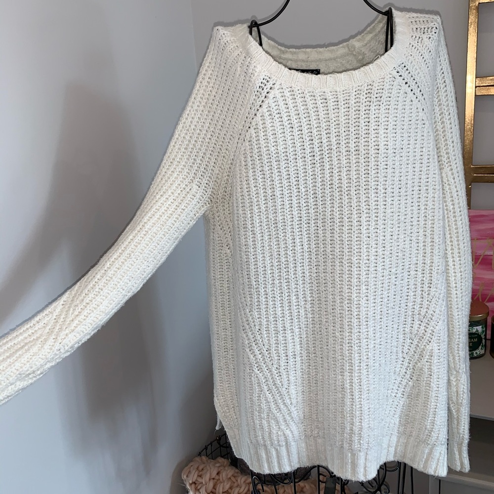 White crew neck sweater